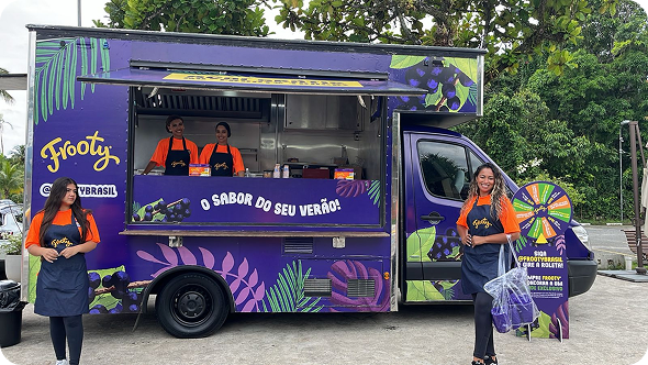 Food truck Frooty em ação de trade field marketing
